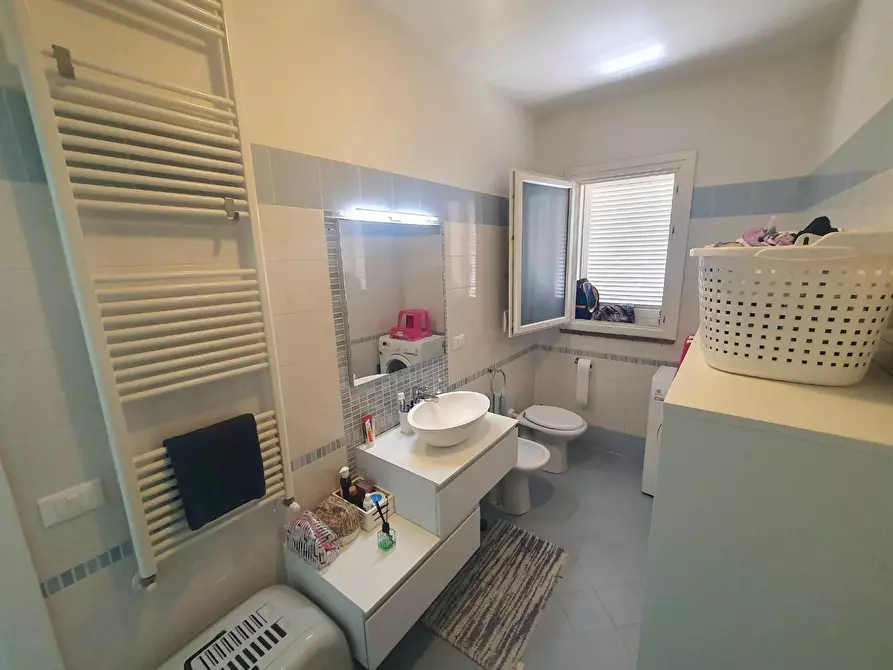 Immagine 23 di Appartamento in vendita  a Lucca