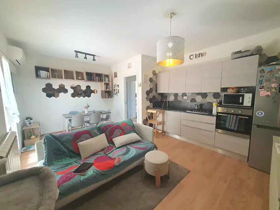 Immagine 11 di Appartamento in vendita  a Lucca