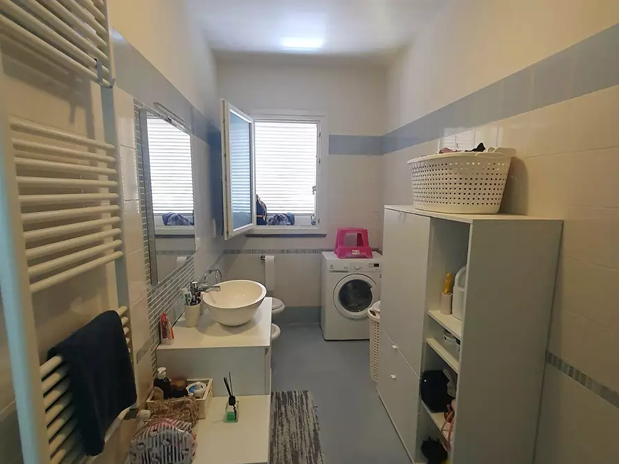 Immagine 22 di Appartamento in vendita  a Lucca