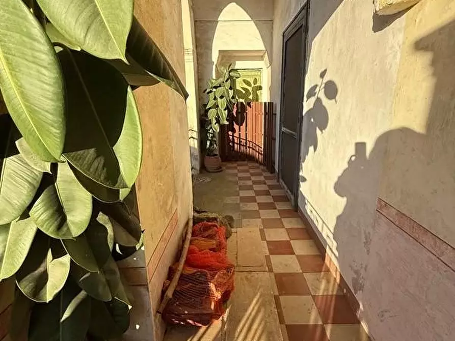 Immagine 5 di Palazzo in vendita  a Andrano