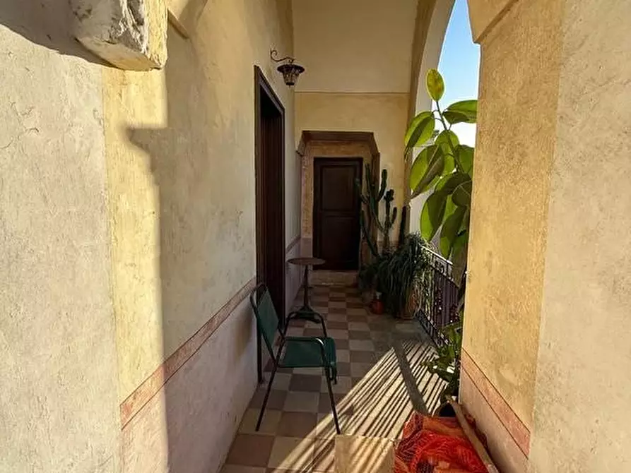 Immagine 6 di Palazzo in vendita  a Andrano