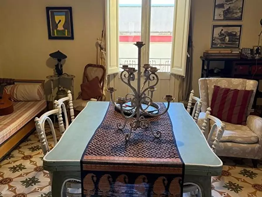 Immagine 2 di Palazzo in vendita  a Andrano