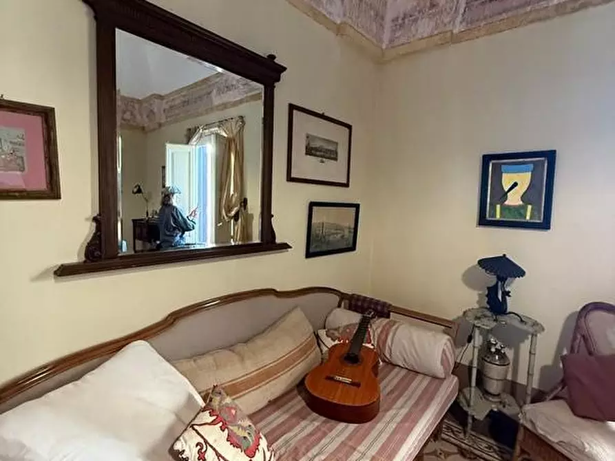 Immagine 10 di Palazzo in vendita  a Andrano