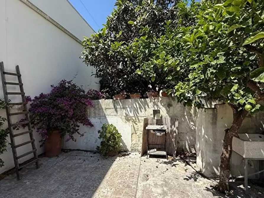 Immagine 46 di Palazzo in vendita  a Andrano