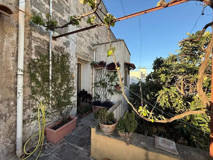 Immagine 7 di Palazzo in vendita  a Andrano