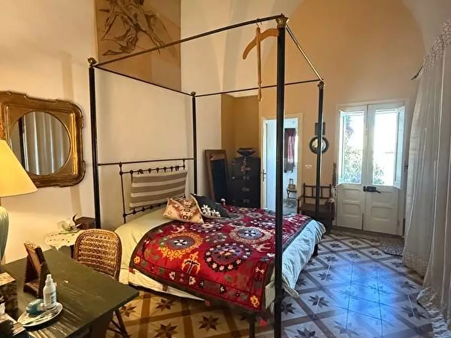 Immagine 11 di Palazzo in vendita  a Andrano