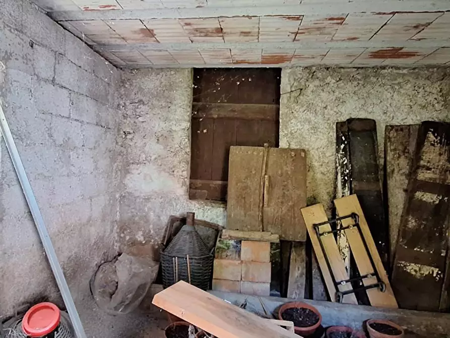 Immagine 20 di Casa colonica in vendita  a Pescaglia