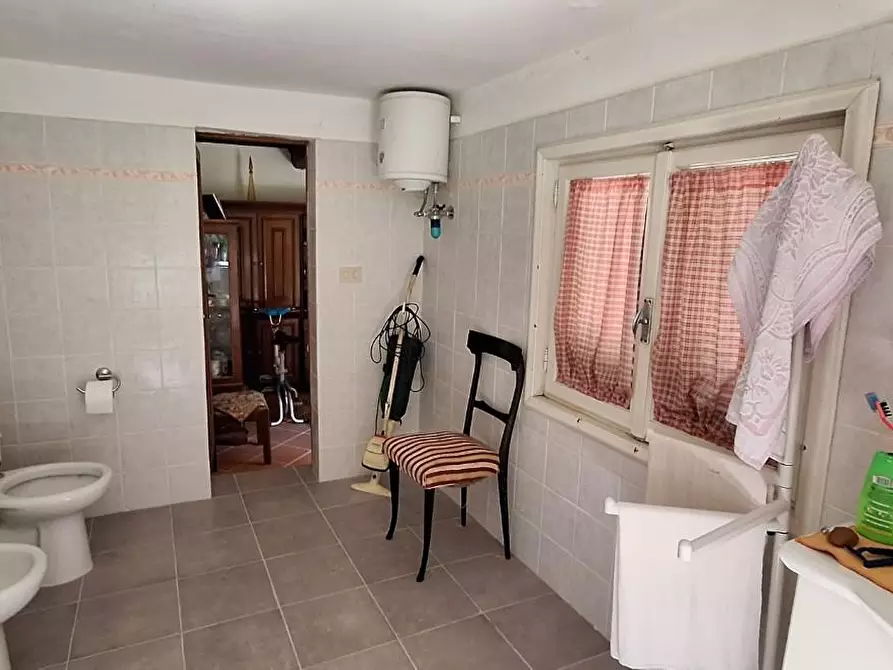 Immagine 13 di Casa colonica in vendita  a Pescaglia