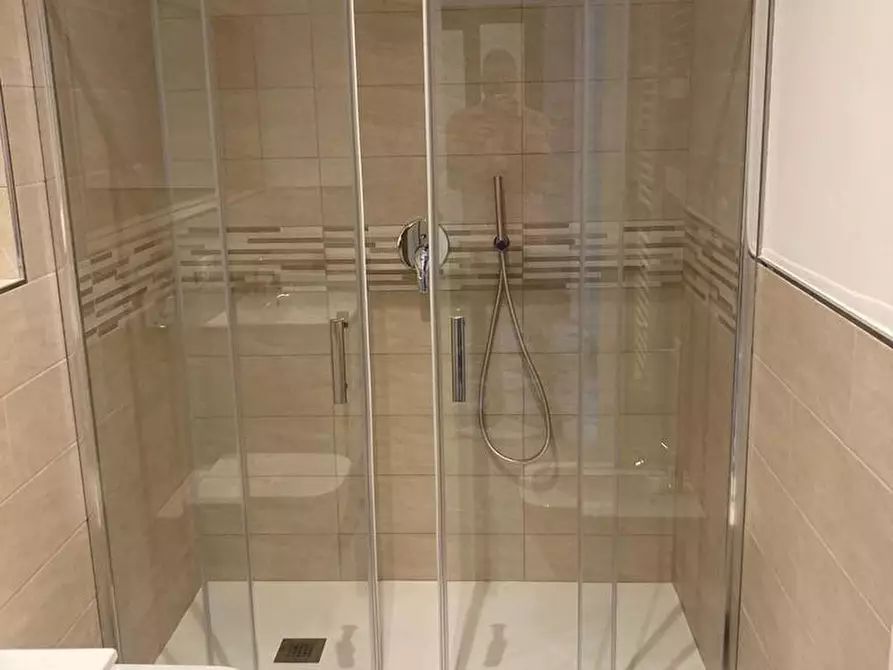 Immagine 5 di Appartamento in affitto  a Carrara