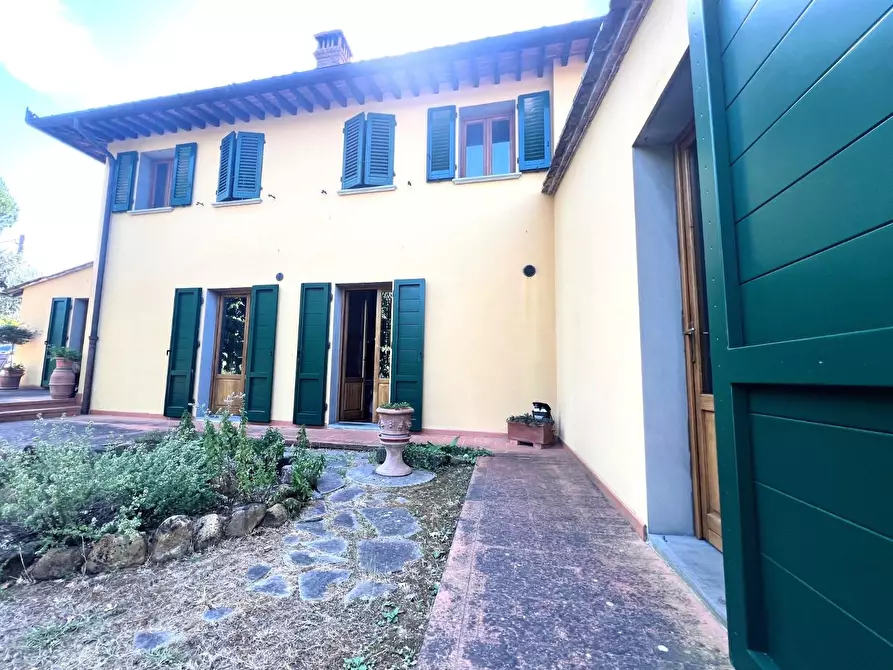 Immagine 3 di Villa in vendita  a Lastra A Signa
