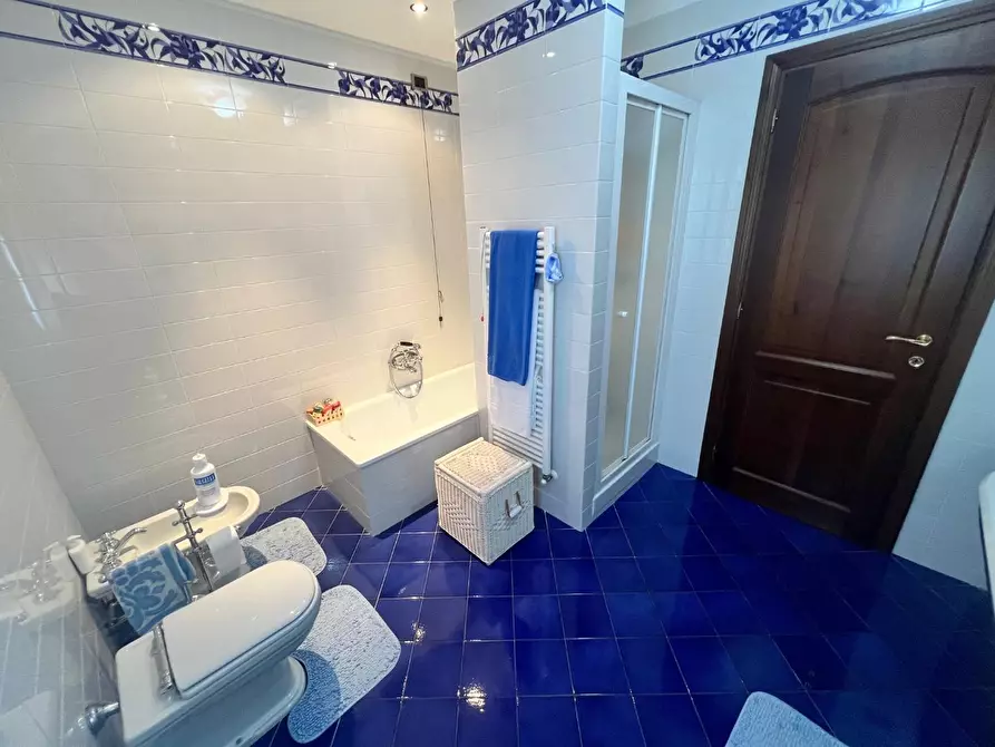 Immagine 43 di Villa in vendita  a Lastra A Signa