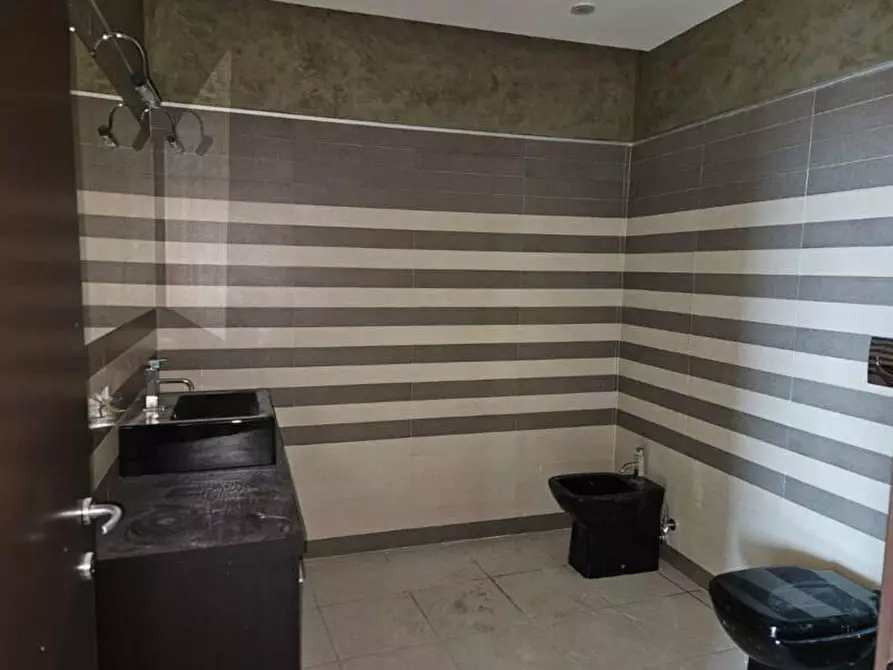 Immagine 5 di Ufficio in vendita  a Cascina