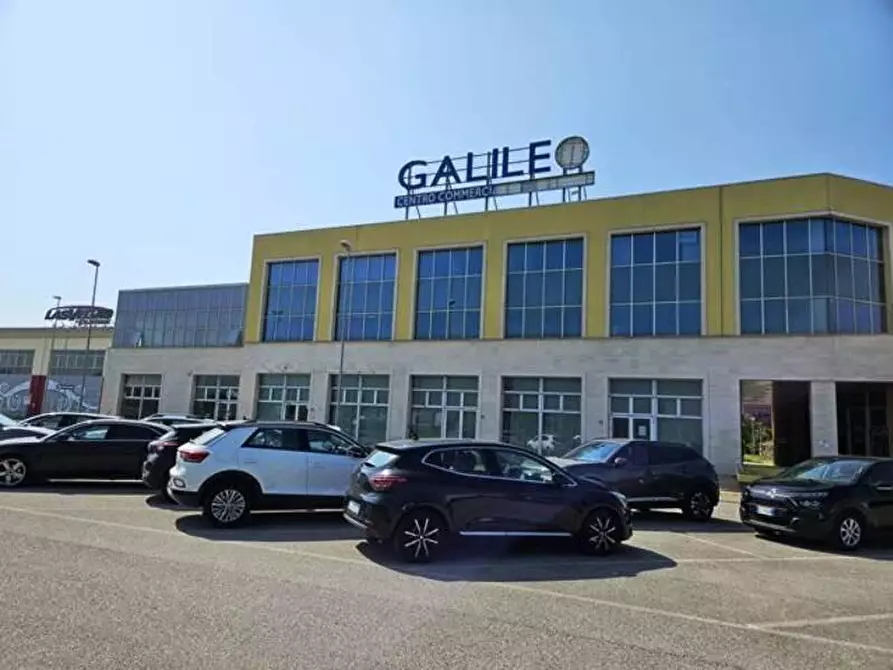 Immagine 8 di Ufficio in vendita  a Cascina