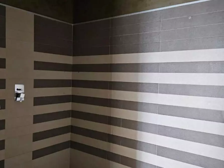 Immagine 4 di Ufficio in vendita  a Cascina