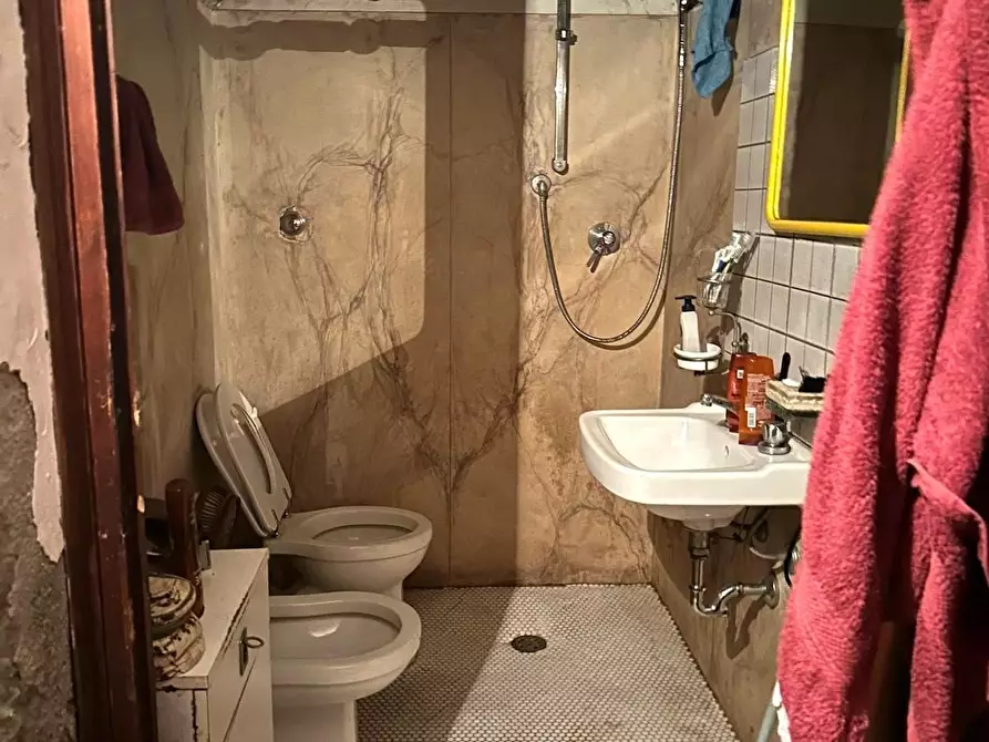 Immagine 34 di Appartamento in vendita  a Lucca