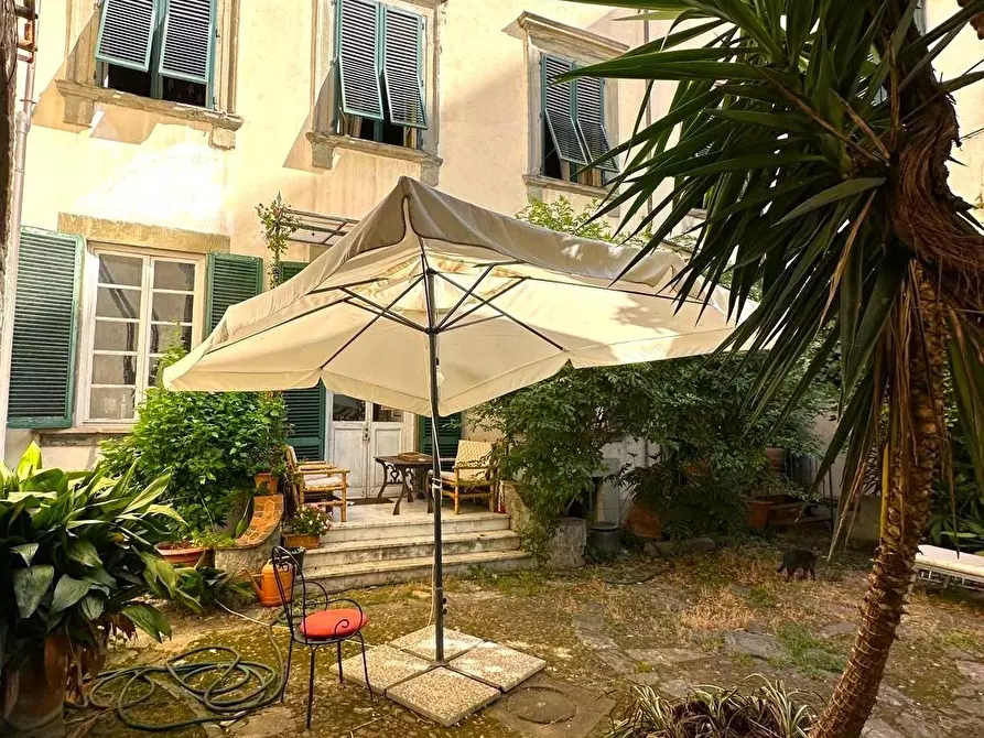 Immagine 60 di Appartamento in vendita  a Lucca