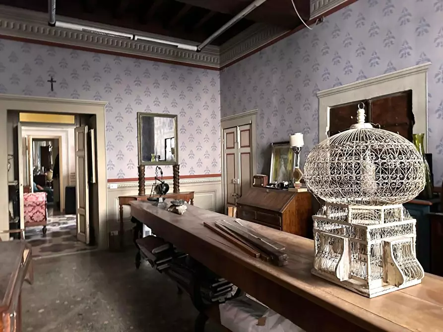 Immagine 5 di Appartamento in vendita  a Lucca