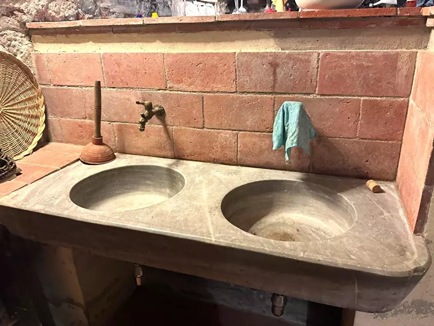 Immagine 48 di Appartamento in vendita  a Lucca