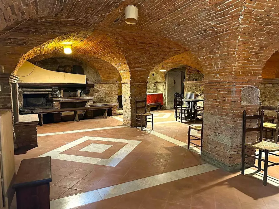 Immagine 41 di Appartamento in vendita  a Lucca