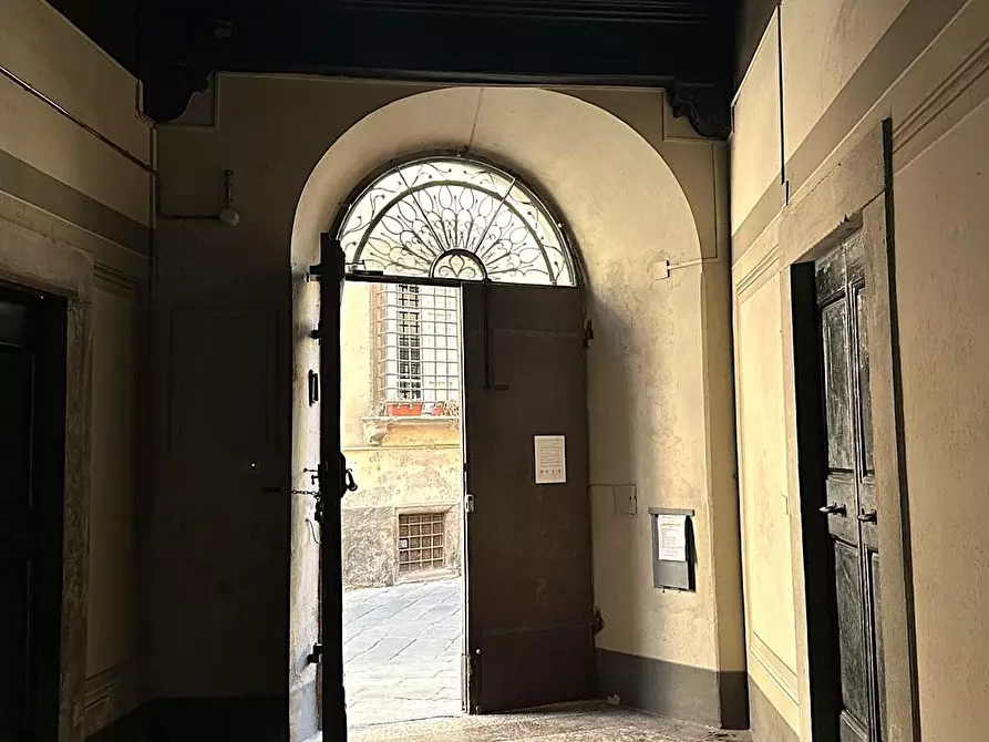 Immagine 7 di Appartamento in vendita  a Lucca