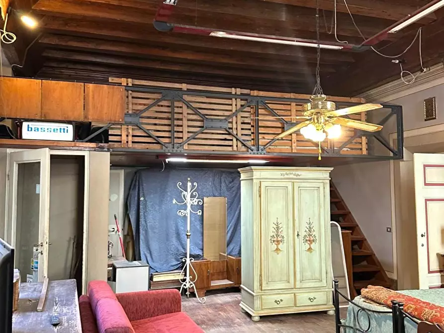 Immagine 4 di Appartamento in vendita  a Lucca