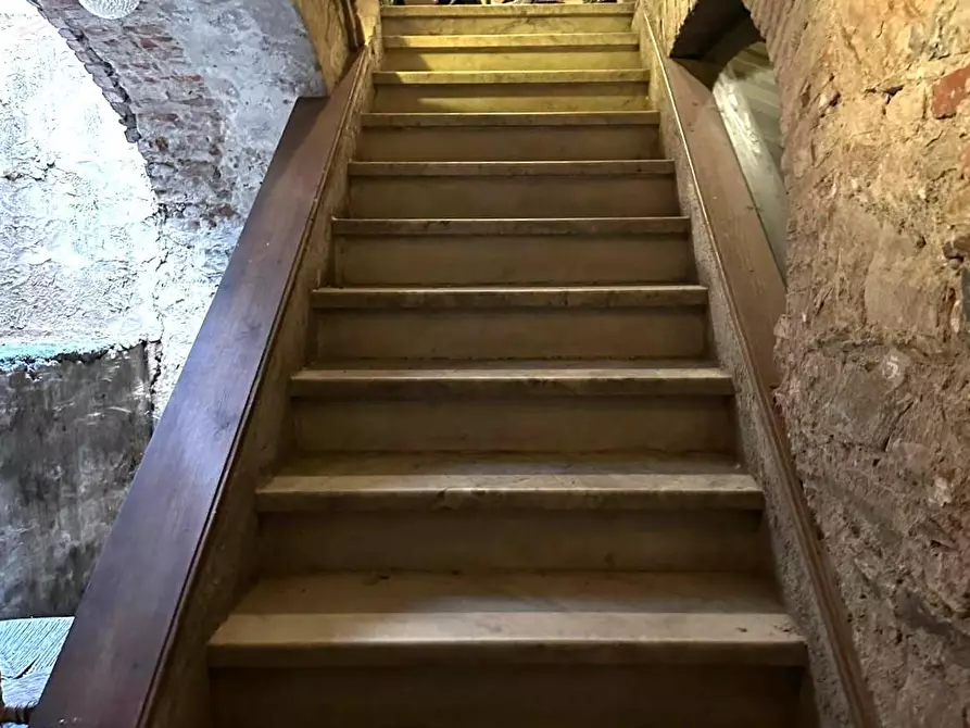 Immagine 53 di Appartamento in vendita  a Lucca