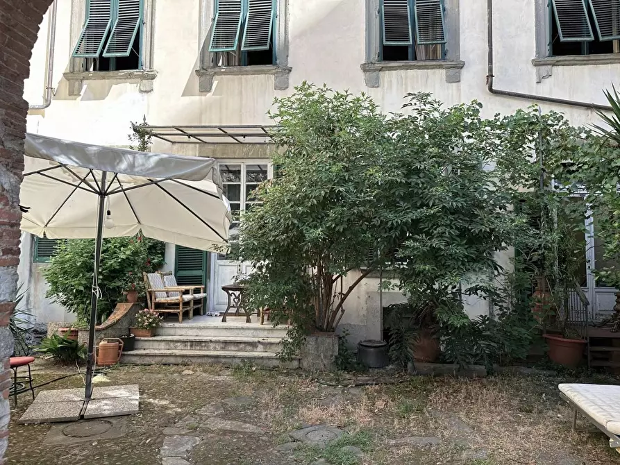 Immagine 59 di Appartamento in vendita  a Lucca