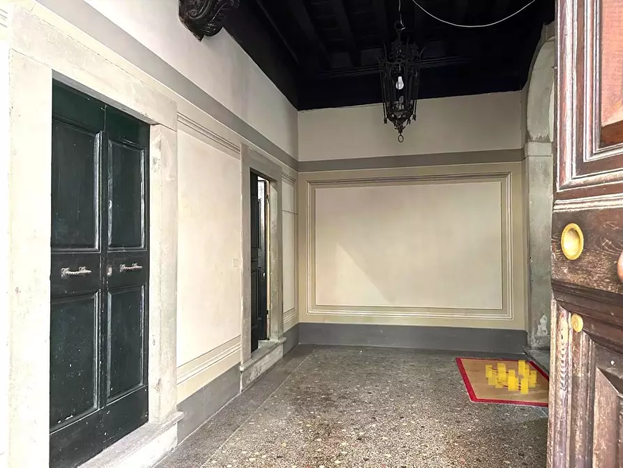 Immagine 9 di Appartamento in vendita  a Lucca