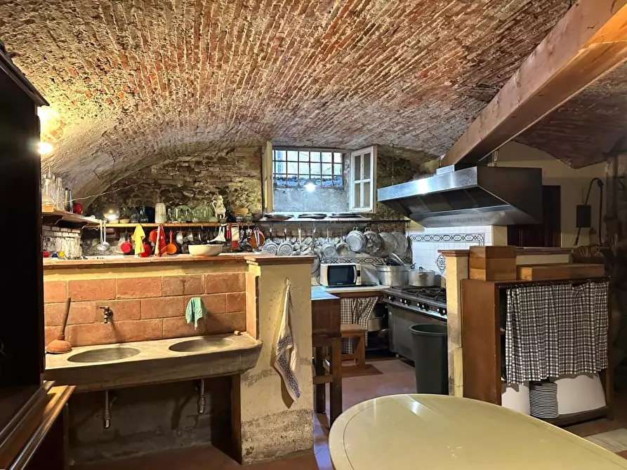 Immagine 46 di Appartamento in vendita  a Lucca