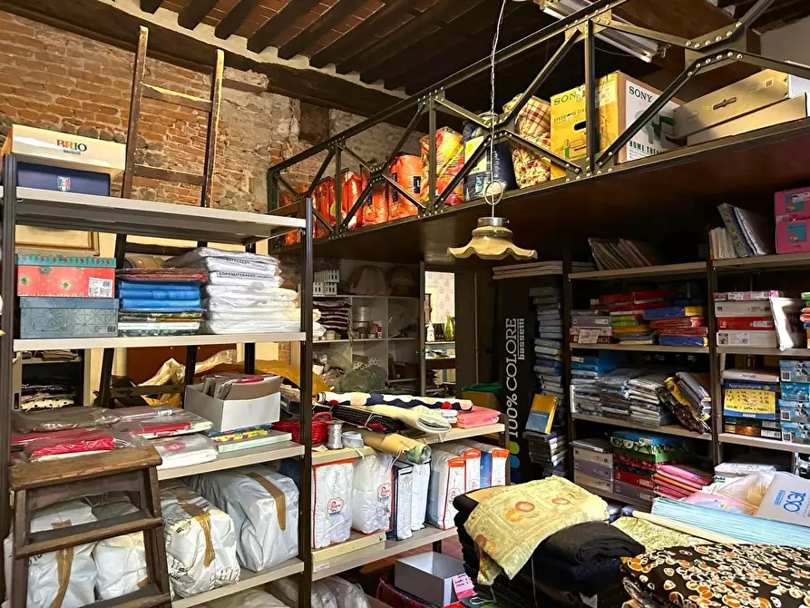 Immagine 6 di Appartamento in vendita  a Lucca