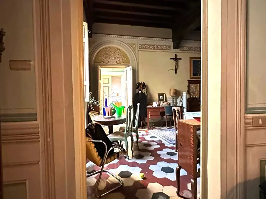 Immagine 17 di Appartamento in vendita  a Lucca