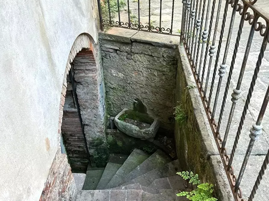 Immagine 20 di Appartamento in vendita  a Lucca