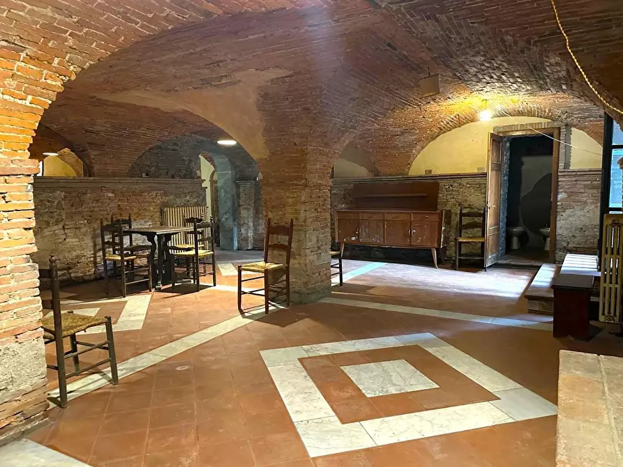 Immagine 42 di Appartamento in vendita  a Lucca