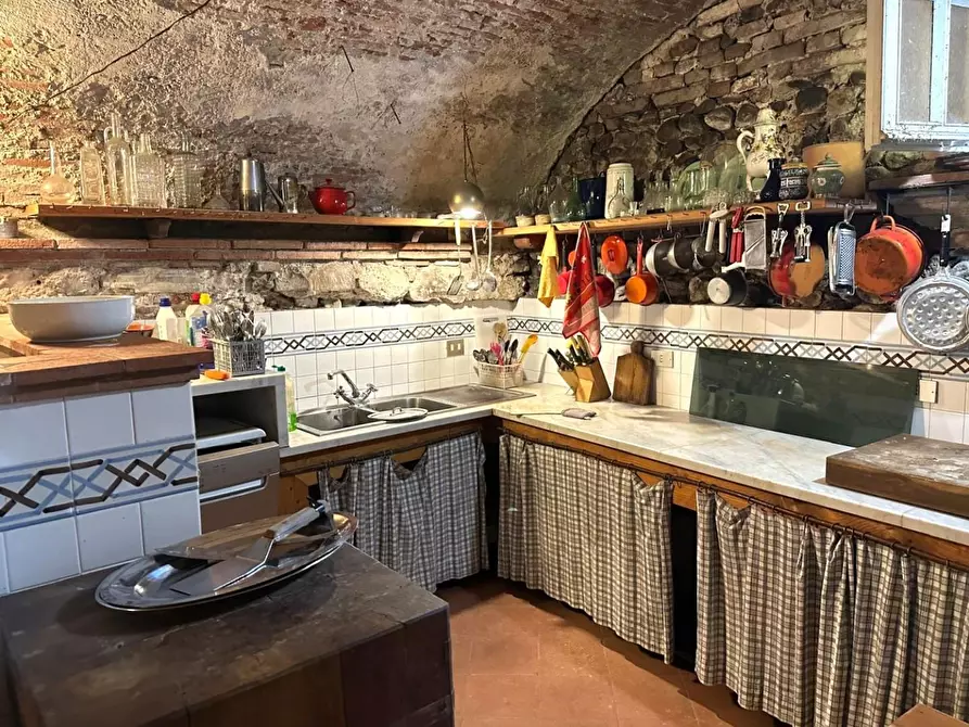 Immagine 50 di Appartamento in vendita  a Lucca