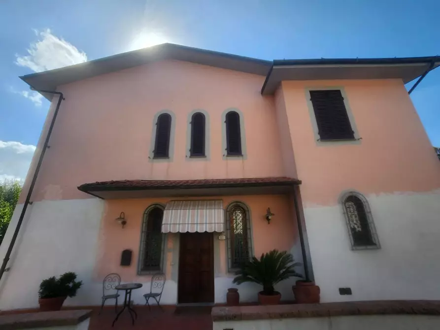 Immagine 41 di Villa in vendita  a Lucca
