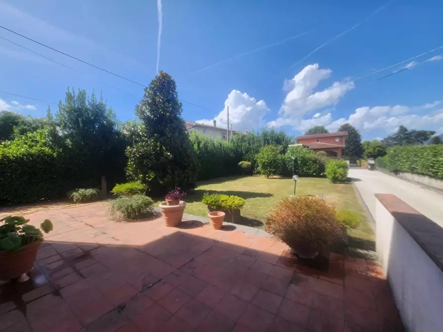 Immagine 14 di Villa in vendita  a Lucca