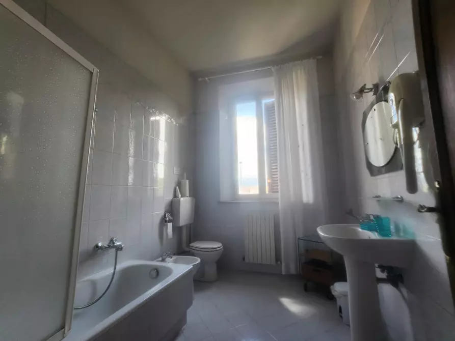 Immagine 34 di Villa in vendita  a Lucca