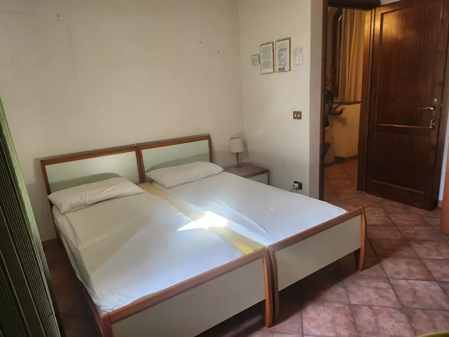 Immagine 11 di Villa in vendita  a Lucca