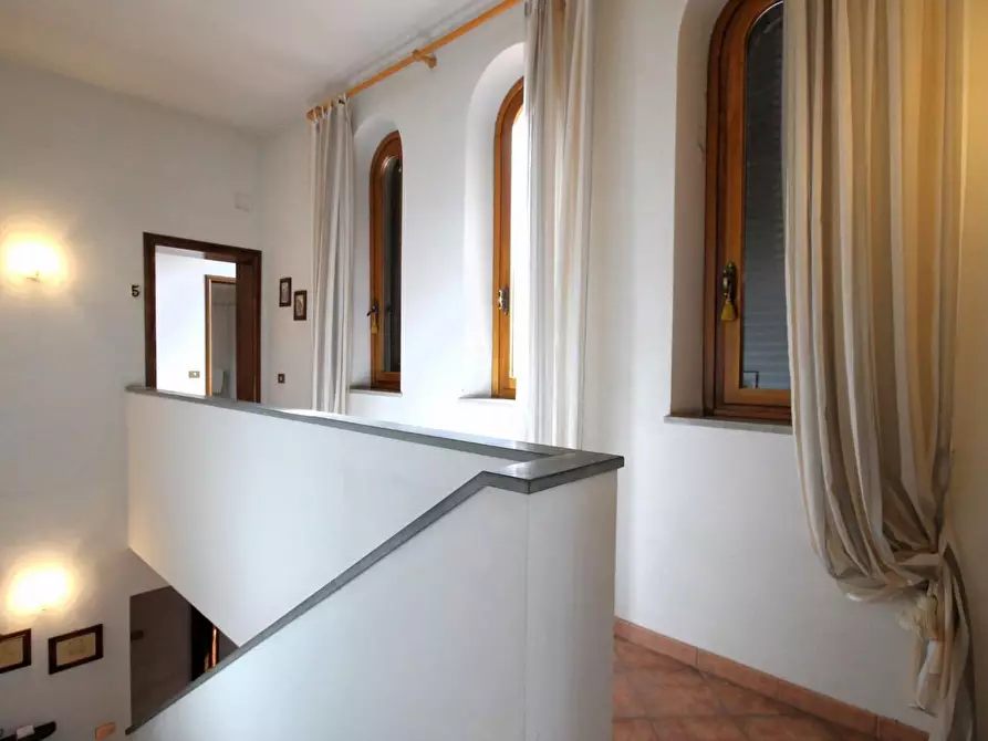 Immagine 18 di Villa in vendita  a Lucca