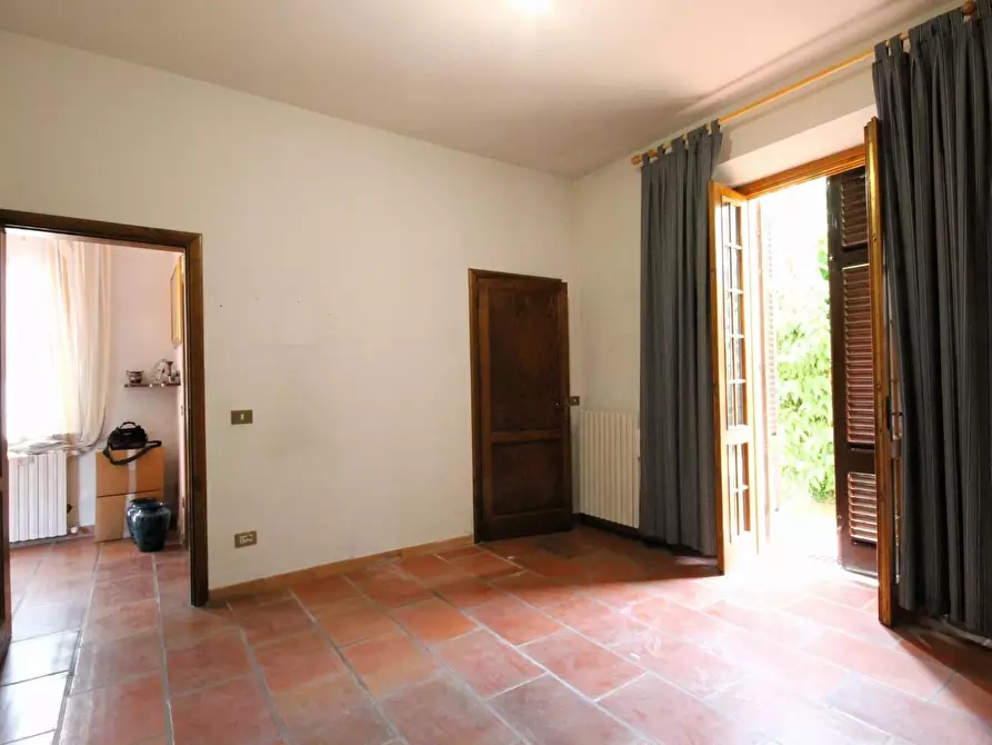 Immagine 11 di Villa in vendita  a Lucca