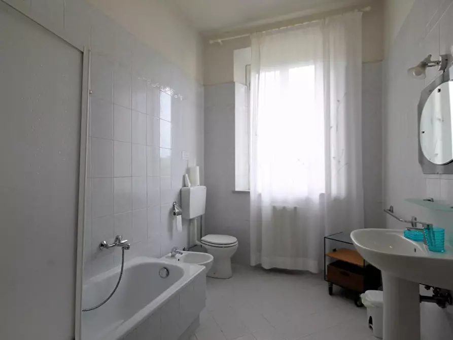 Immagine 23 di Villa in vendita  a Lucca