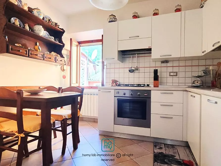 Immagine 8 di Appartamento in vendita  a Carrara