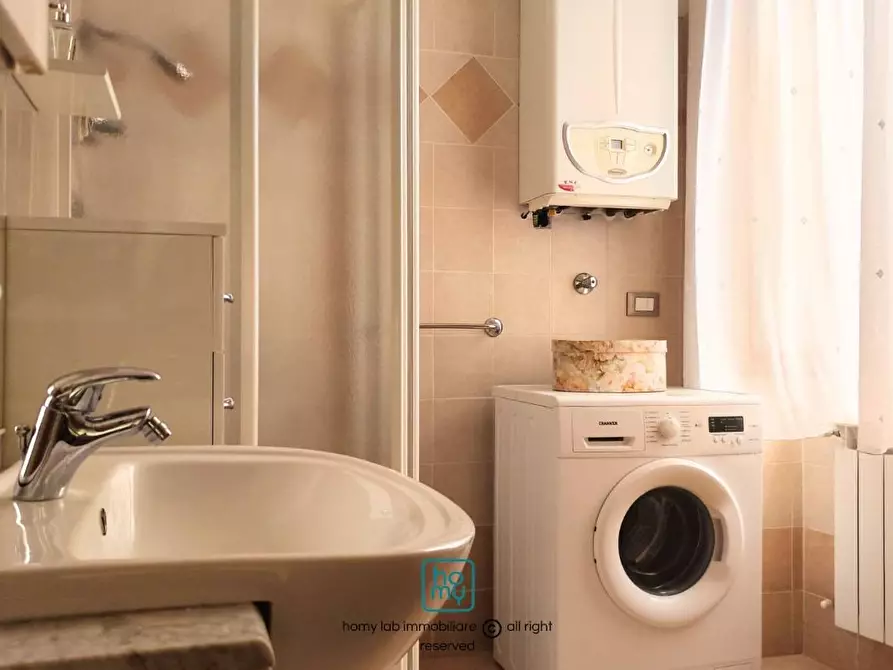 Immagine 2 di Appartamento in vendita  a Carrara