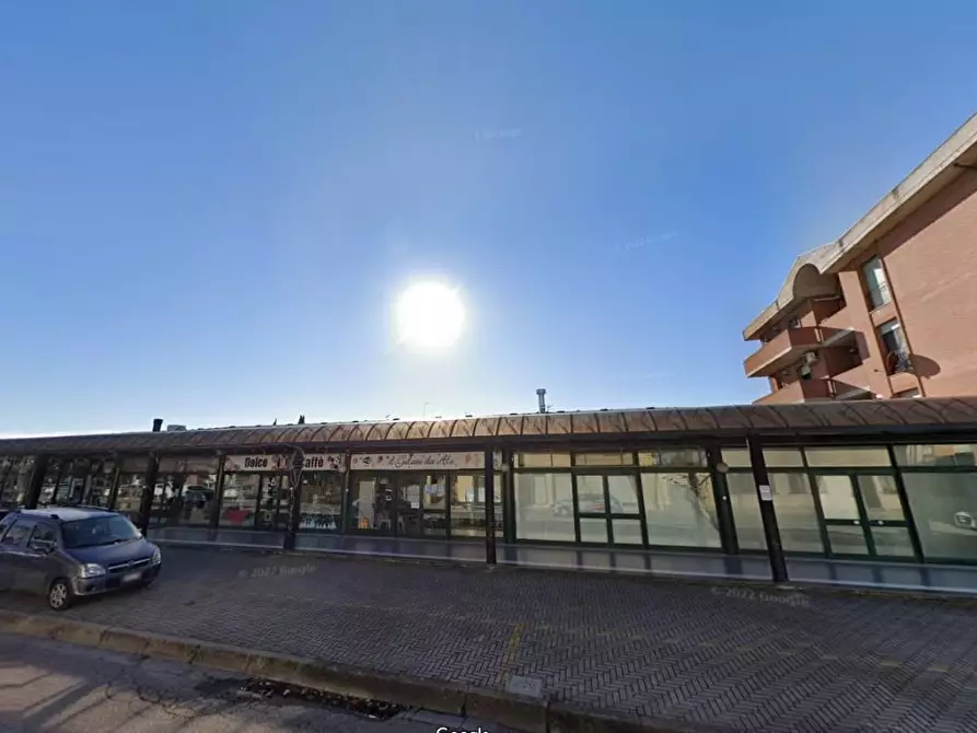 Immagine 1 di Negozio in vendita  a Ponsacco