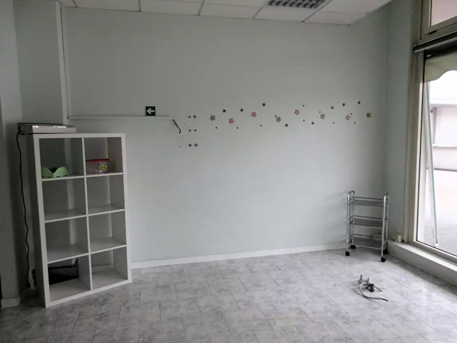 Immagine 2 di Locale commerciale in vendita  a Empoli