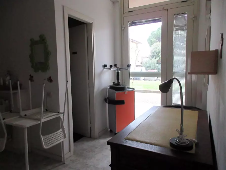 Immagine 3 di Locale commerciale in vendita  a Empoli