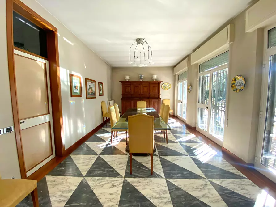 Immagine 11 di Villa in vendita  a Massa