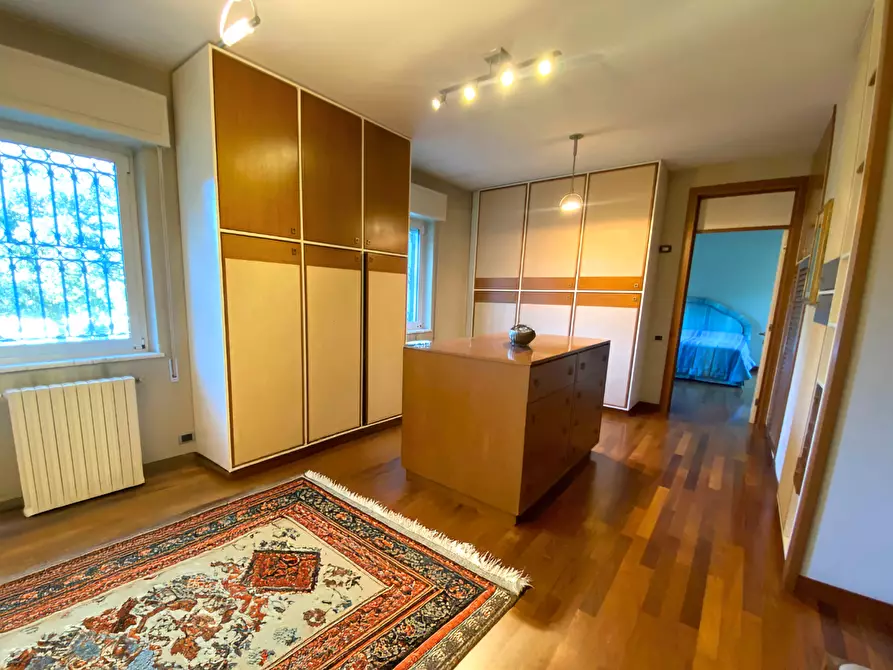 Immagine 13 di Villa in vendita  a Massa