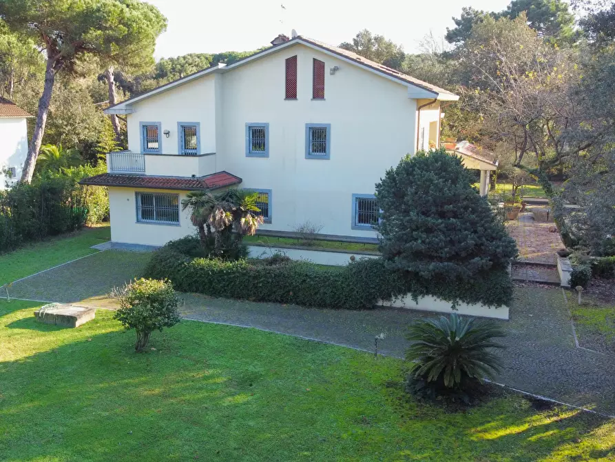 casa indipendente in vendita a Massa in zona Poveromo