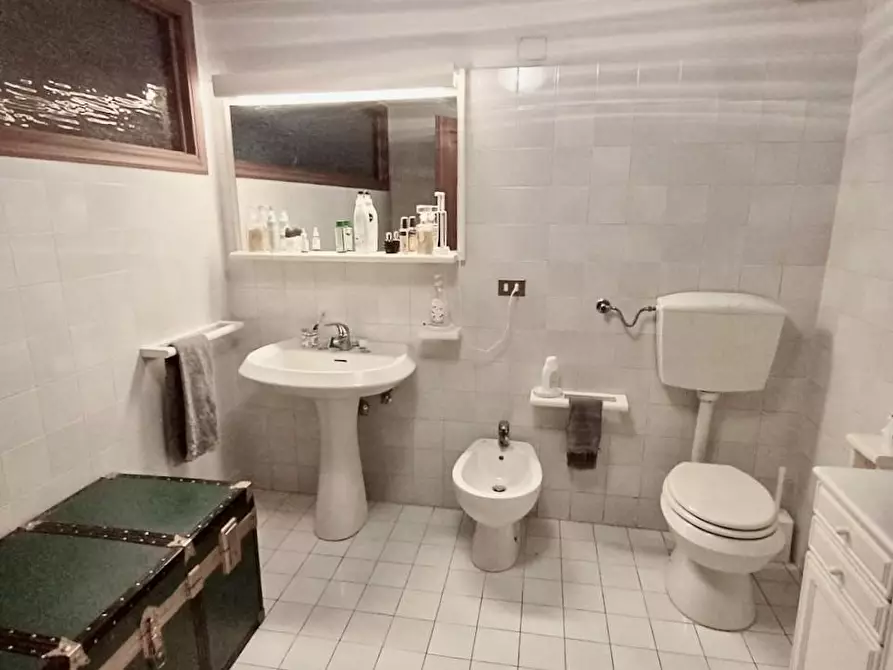 Immagine 37 di Villetta a schiera in vendita  a Calci